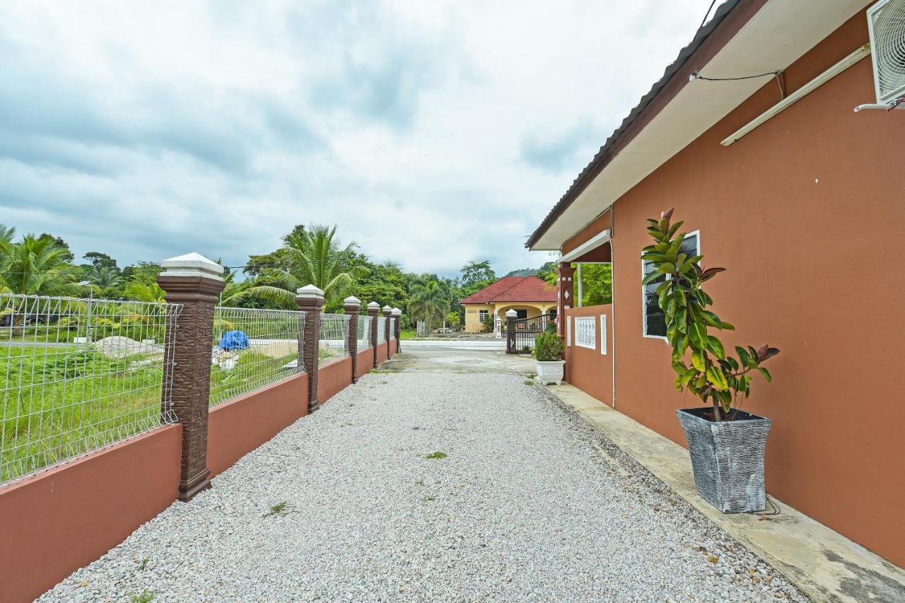 Oyo 90642 Twin Mutiara Chalet & Homestay Jeli Ngoại thất bức ảnh